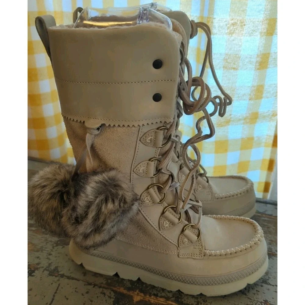 Manitobah Mukluks Waterproof Pacific Winter Boots V2 Womens Size 6 Oat Shearling